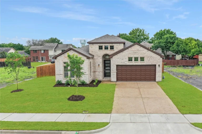 3304 Tradition Court – Rowlett, TX